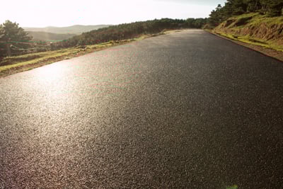Abrasive bitumen for tractor tyres