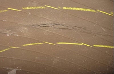 Cracks in the tyre rubber
