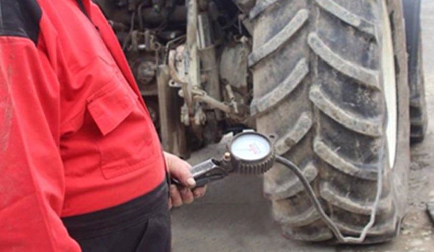 Correct setting of tractor tyre pressure