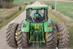 Twinning of tractor wheels