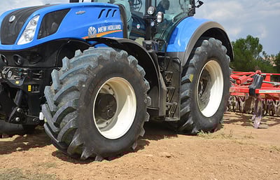A technological and high-performance VX Tractor range