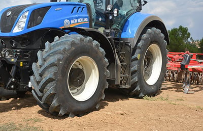 A technological and high-performance VX Tractor range