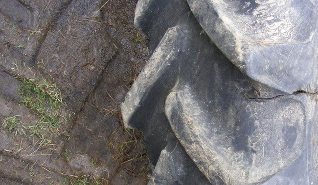 Cuts on tractor tyres