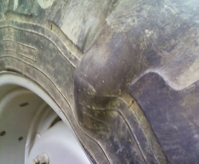 Bulge on the sidewall of the tyre